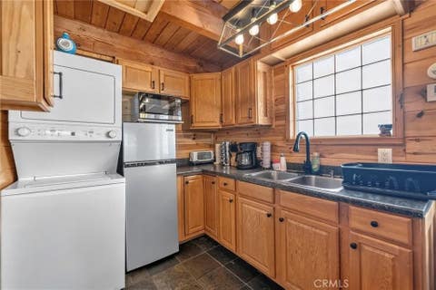 Tiny photo for 2418 Fir DR, Running Springs, CA 92382 (MLS # RS26165111)