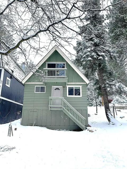 Tiny photo for 2418 Fir DR, Running Springs, CA 92382 (MLS # RS26165111)