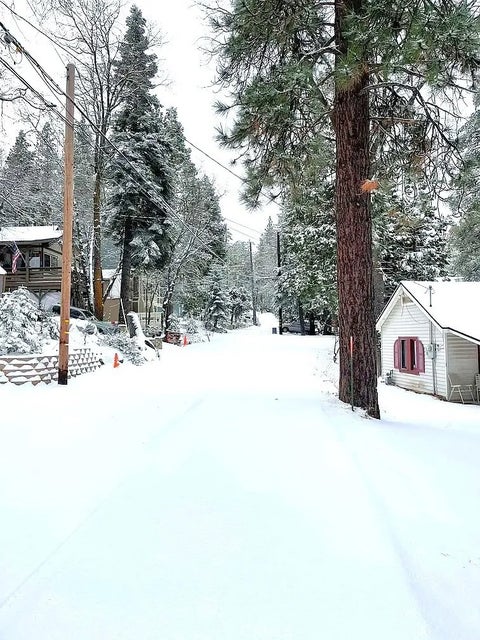 Tiny photo for 2418 Fir DR, Running Springs, CA 92382 (MLS # RS26165111)