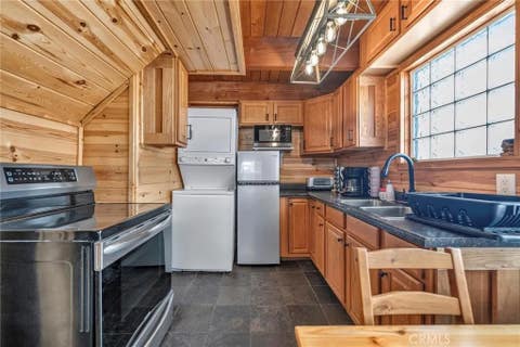 Tiny photo for 2418 Fir DR, Running Springs, CA 92382 (MLS # RS26165111)