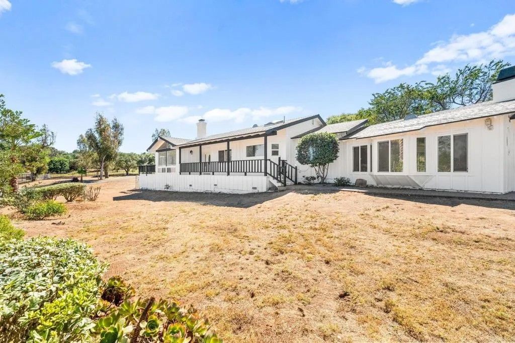 Photo of 758 Verde Ave, Fallbrook, CA 92028 (MLS # NDP2508923)