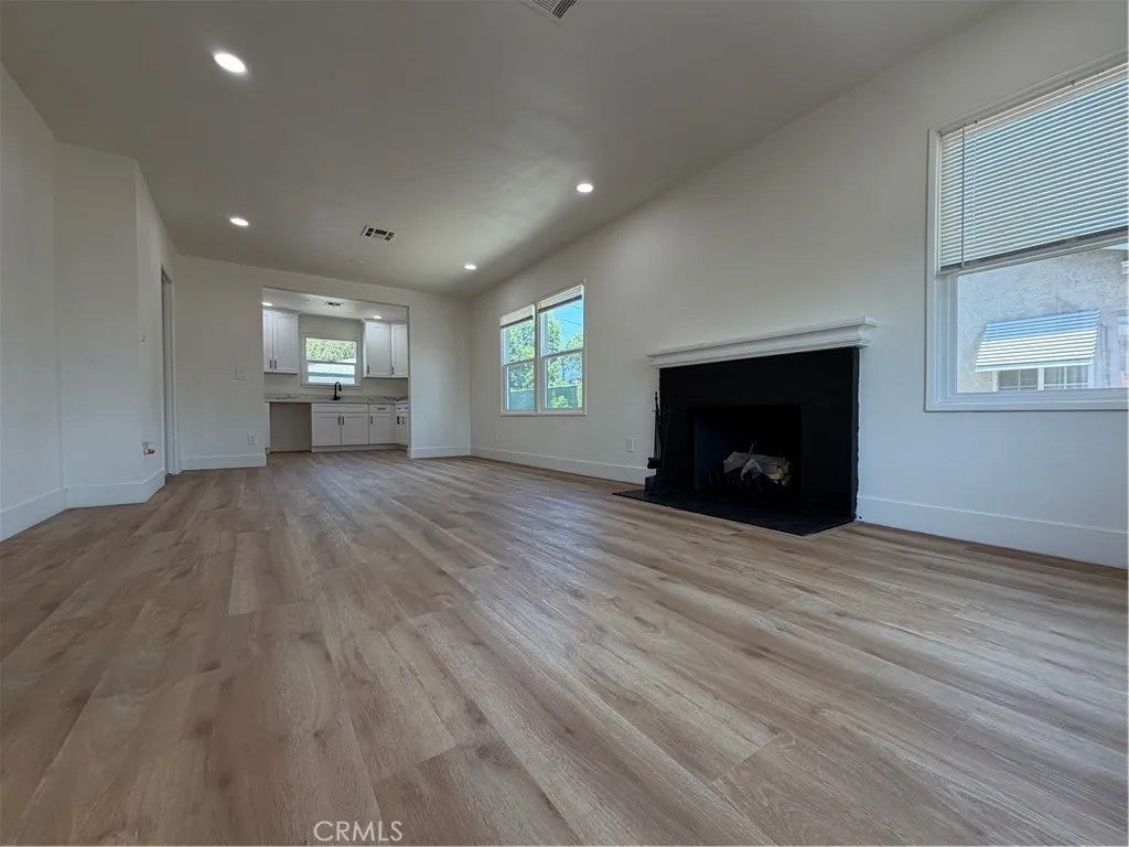 838 W 23rd