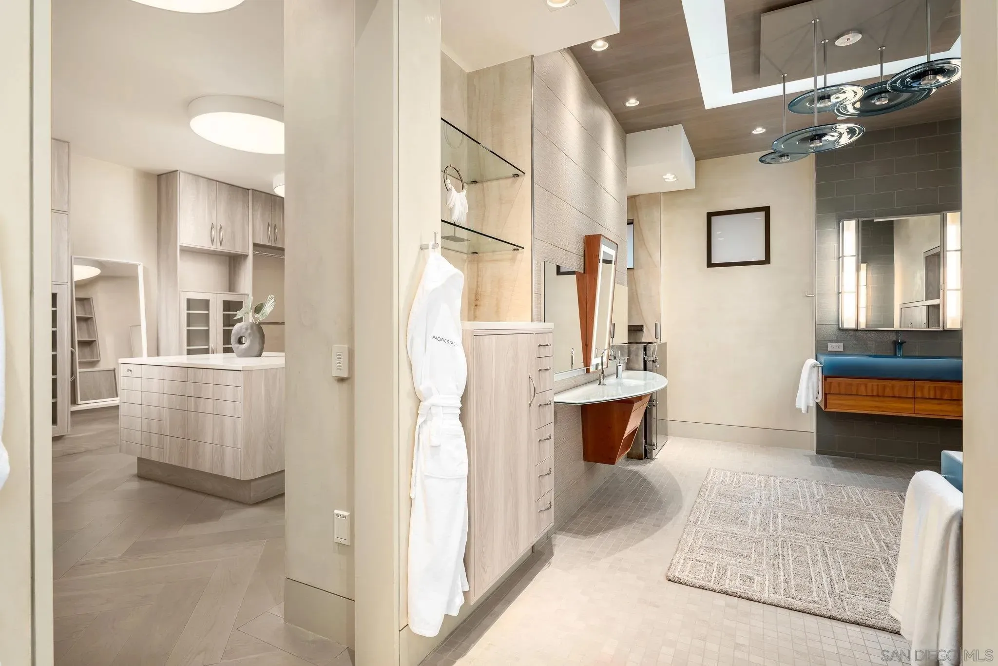 La Jolla, California 92037, United States, 6 Bedrooms Bedrooms, ,6 BathroomsBathrooms,Residential,Active,152086