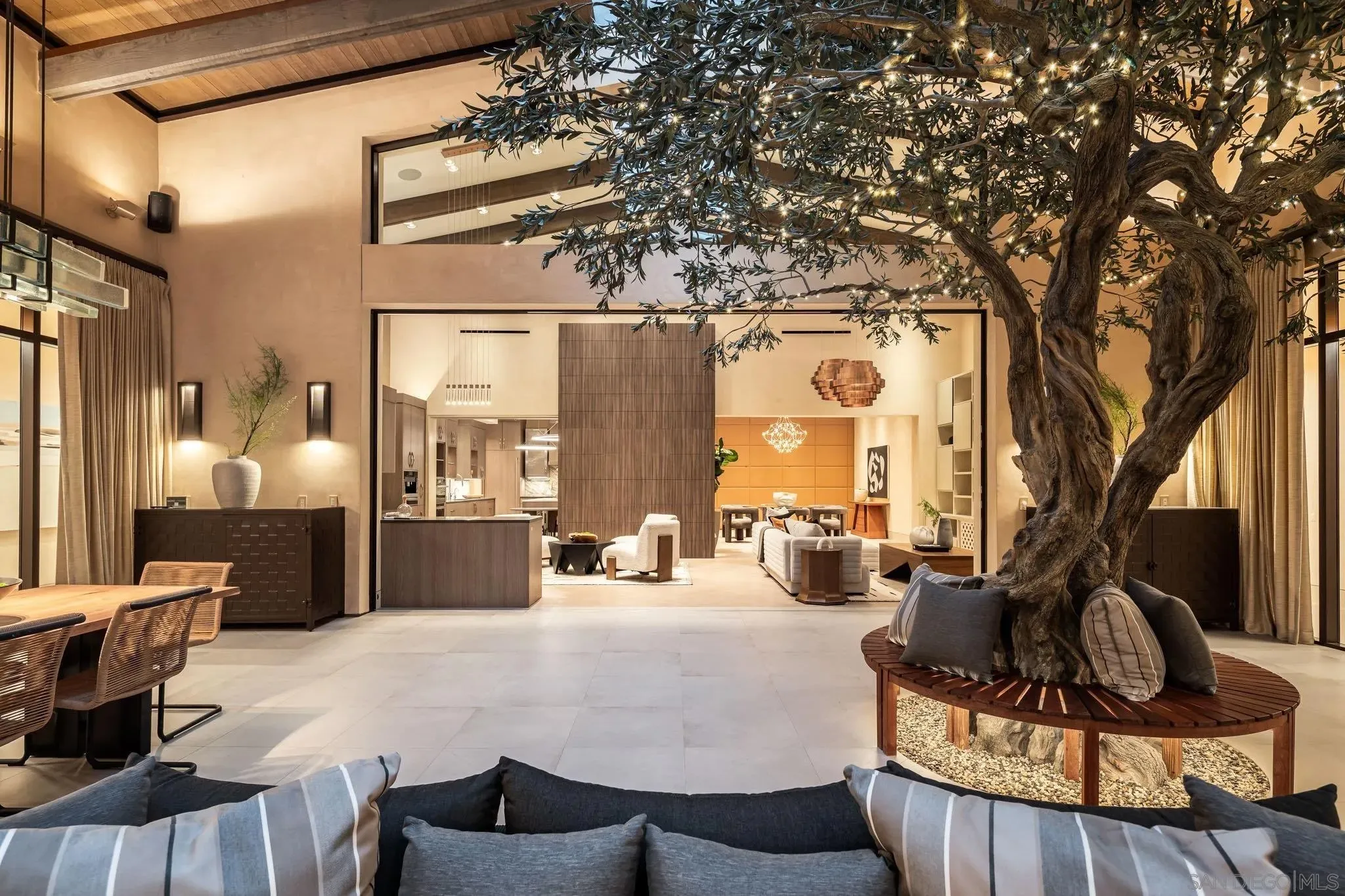 La Jolla, California 92037, United States, 6 Bedrooms Bedrooms, ,6 BathroomsBathrooms,Residential,Active,152086