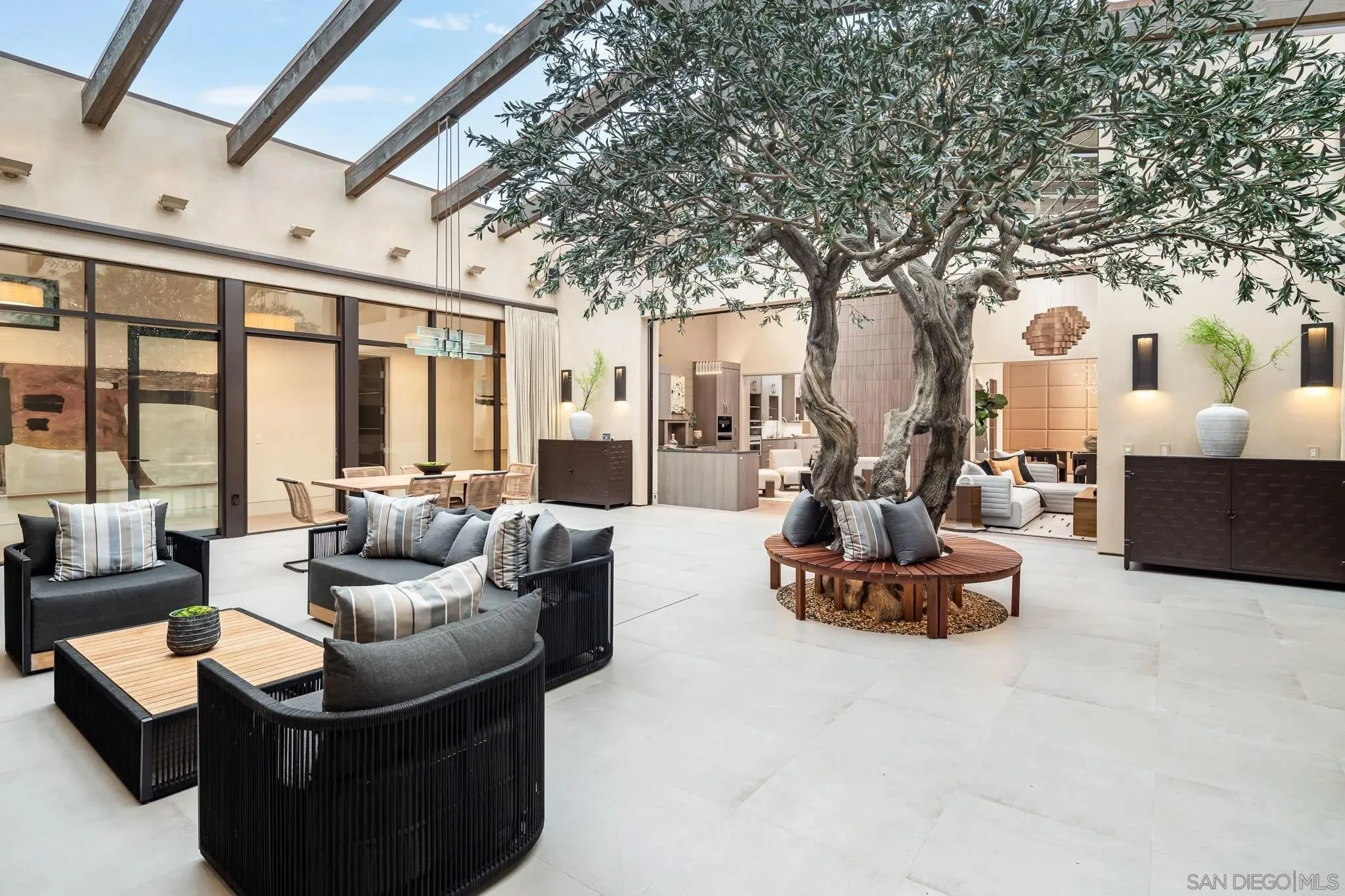 La Jolla, California 92037, United States, 6 Bedrooms Bedrooms, ,6 BathroomsBathrooms,Residential,Active,152086