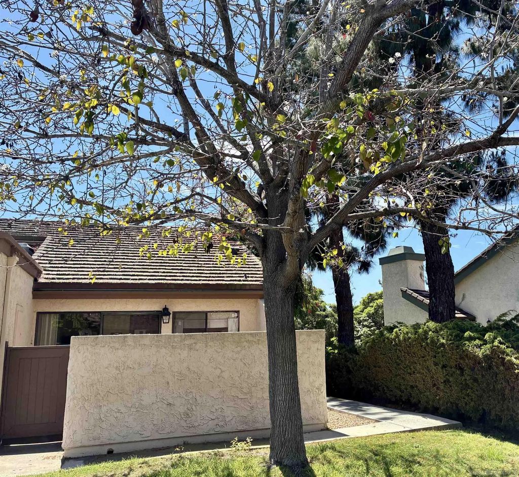 Photo of 830 Cinnamon Ct, Chula Vista, CA 91910 (MLS # 260010417)