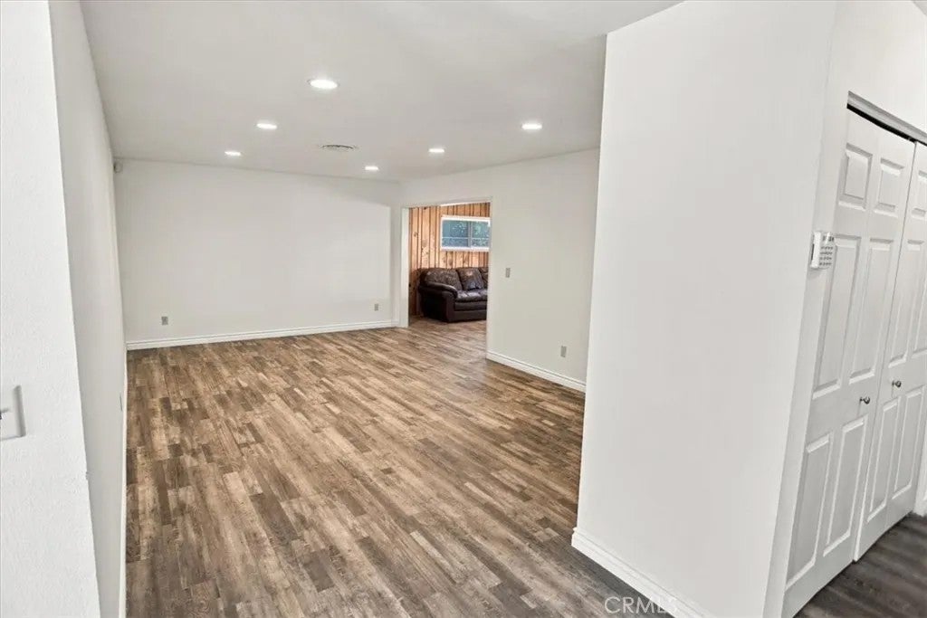 2535 E Avenue R3