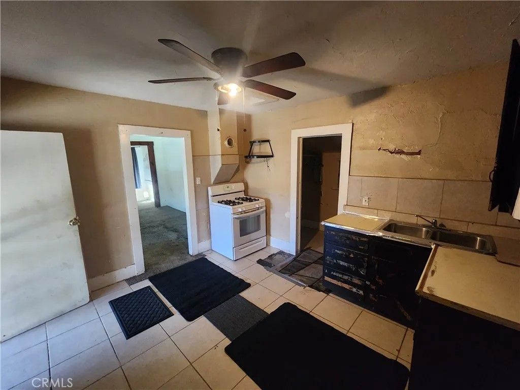 Photo of 305 W Heald Ave, Lake Elsinore, CA 92530 (MLS # SW26009052)