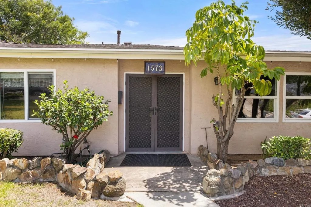 1573 Villa Crest Drive