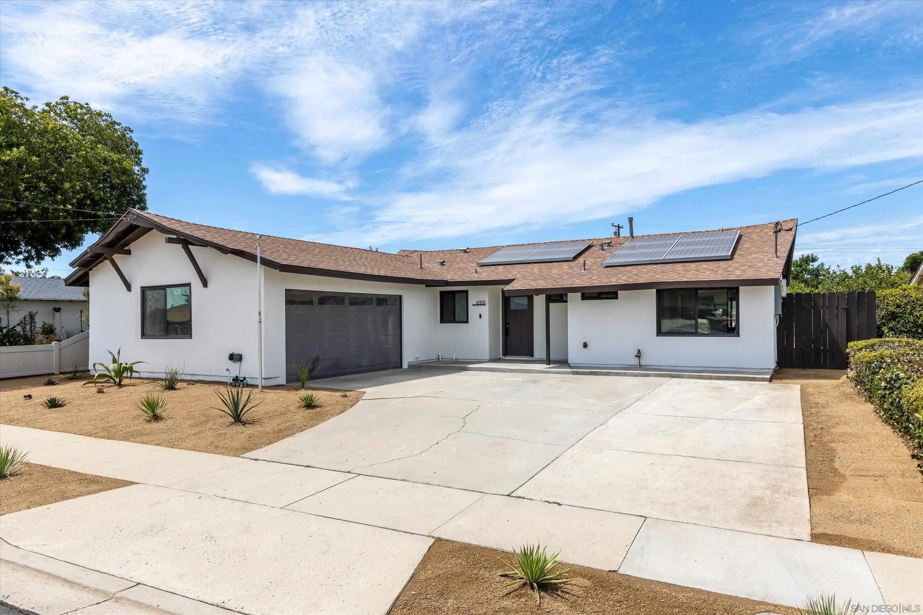 6352 Budlong Lake Ave