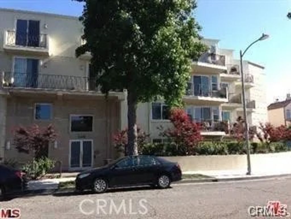 Photo of 14412 Killion, Sherman Oaks, CA 91401 (MLS # SR25281050)