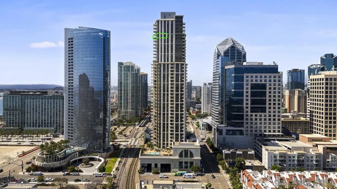 700 W E St 3901