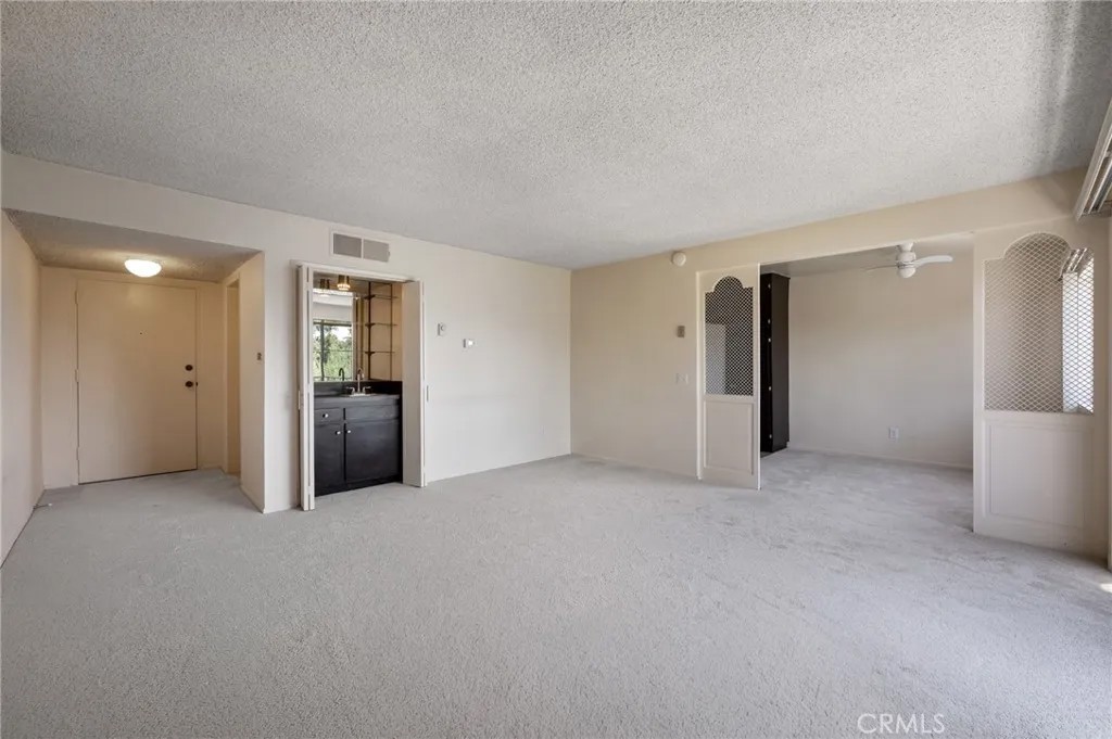 972 E California 307