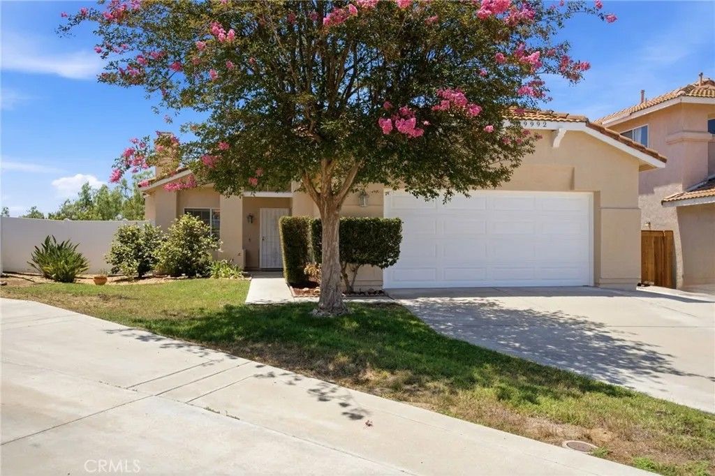 Photo of 39992 Milos Court, Murrieta, CA 92563 (MLS # SW26127587)