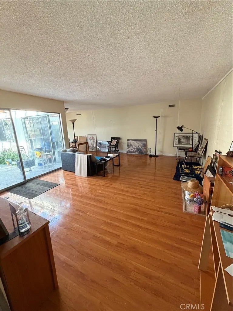777 E Valley 10