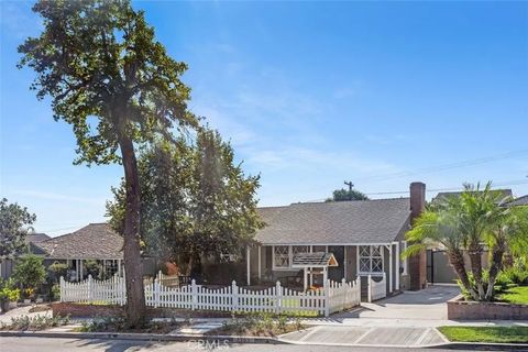 Tiny photo for 2755 N Lincoln Street, Burbank, CA 91504 (MLS # SR25234331)