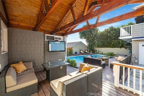 Tiny photo for 2755 N Lincoln Street, Burbank, CA 91504 (MLS # SR25234331)