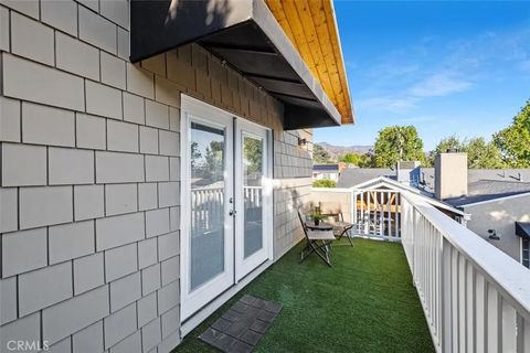 Tiny photo for 2755 N Lincoln Street, Burbank, CA 91504 (MLS # SR25234331)