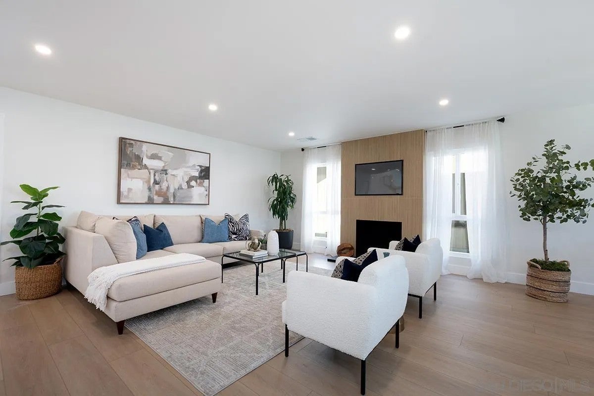 6211 Syracuse Lane
