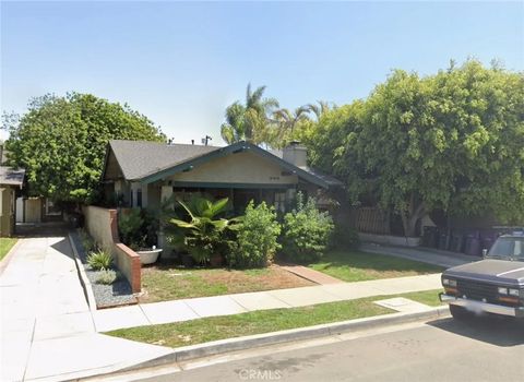 Photo of 308 Coronado Ave, Long Beach, CA 90814 (MLS # PW26010137)