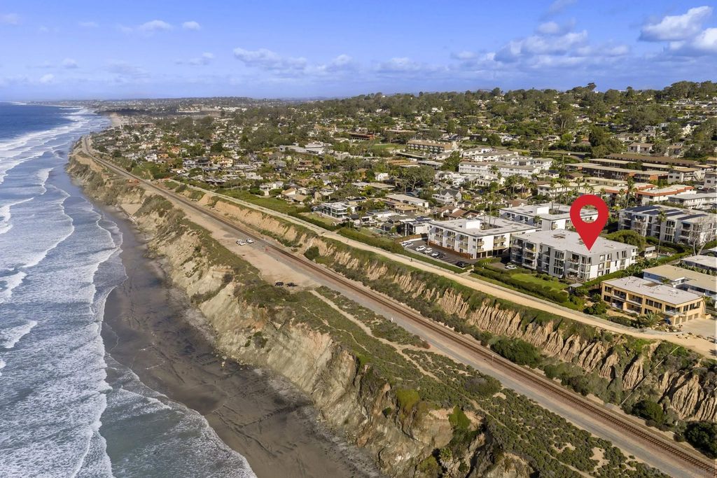 Photo of 424 Stratford Ct #B31, Del Mar, CA 92014 (MLS # 2600760)