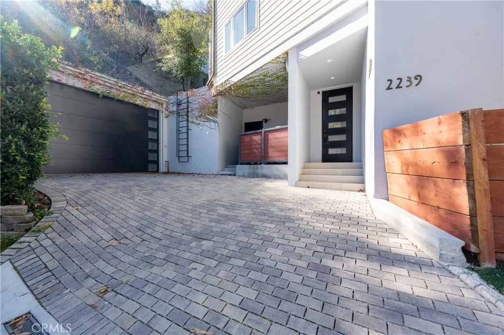 2239 Laurel Canyon