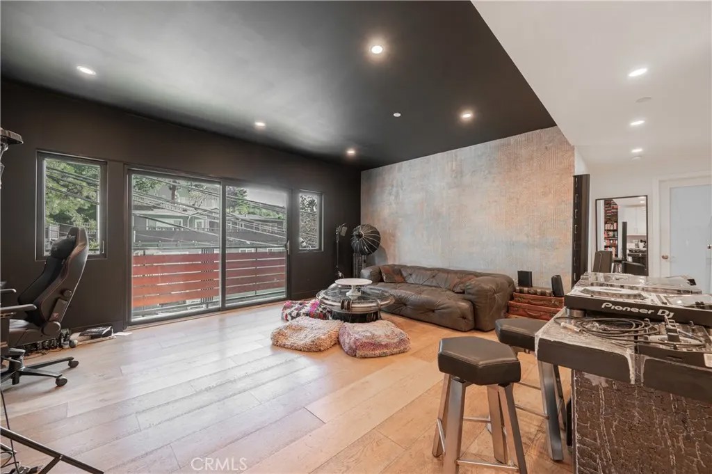 2239 Laurel Canyon