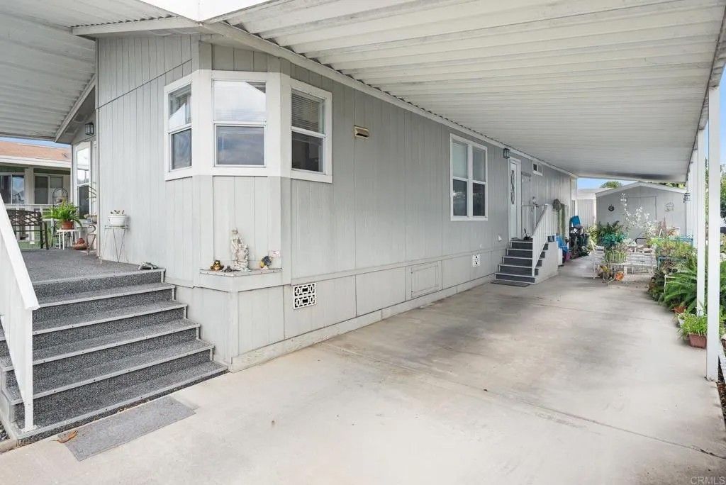 Photo of 1010 E Bobier Dr #89, Vista, CA 92084 (MLS # NDP2509432)