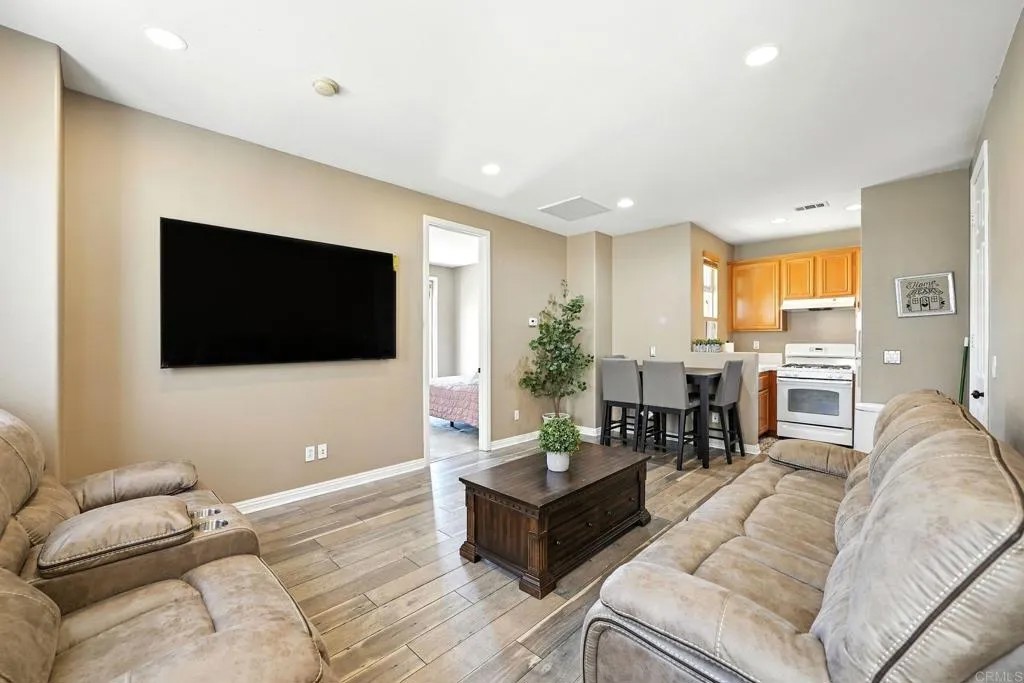 1682 May Ave