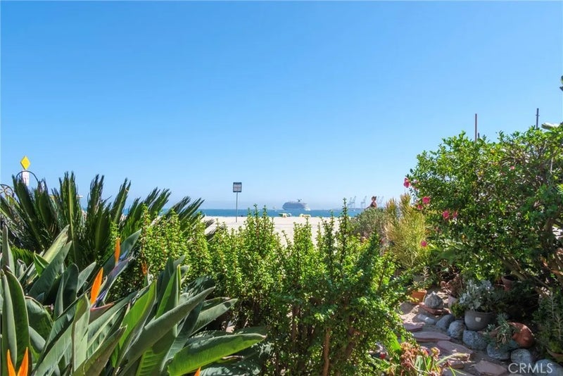 1200 E Ocean 12