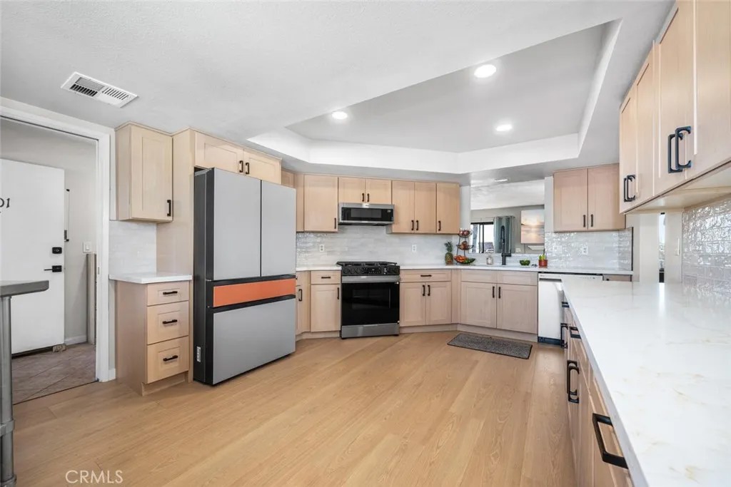 1425 E 2nd Street 301
