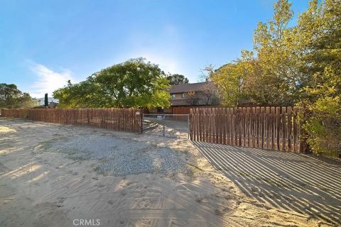 Tiny photo for 40721 25th St, Palmdale, CA 93551 (MLS # SR25254398)