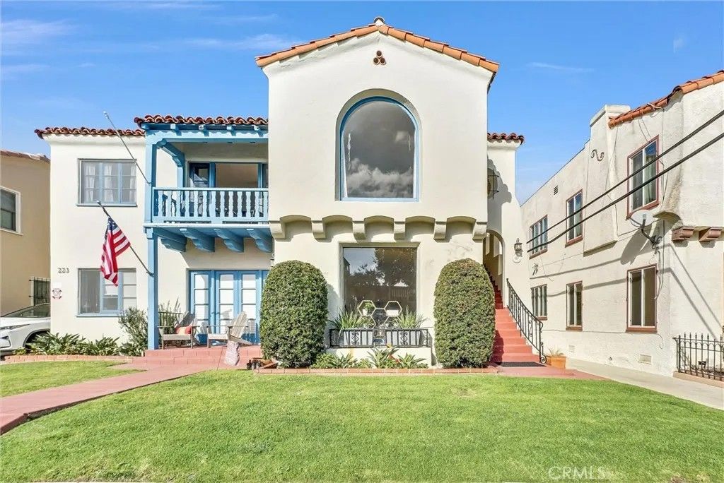 Photo of 223 Granada Ave, Long Beach, CA 90803 (MLS # OC26034435)