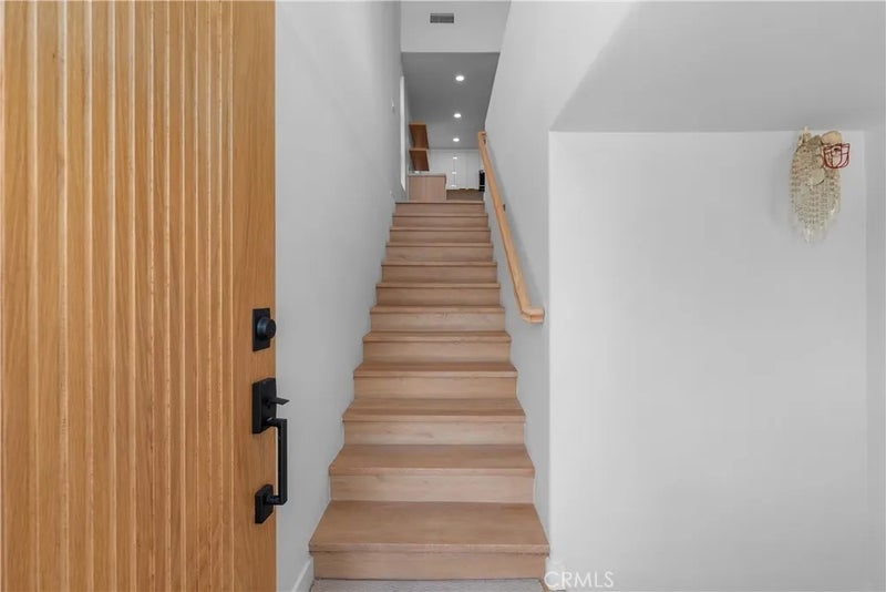 13440 Moorpark Street 101