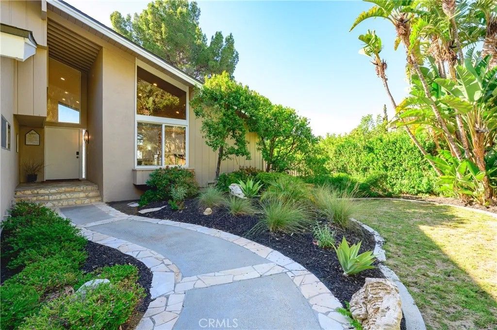 Photo of 10961 Limetree Dr, North Tustin, CA 92705 (MLS # WS26040290)