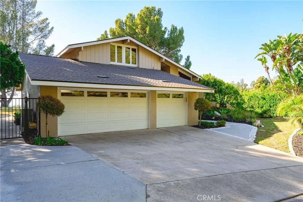 Photo of 10961 Limetree Dr, North Tustin, CA 92705 (MLS # WS26040290)