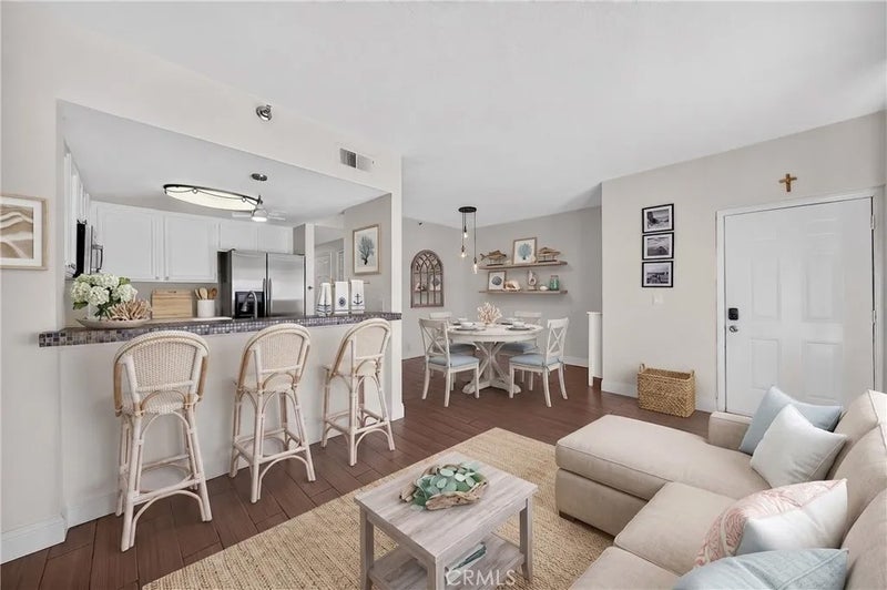 720 W 4th 318