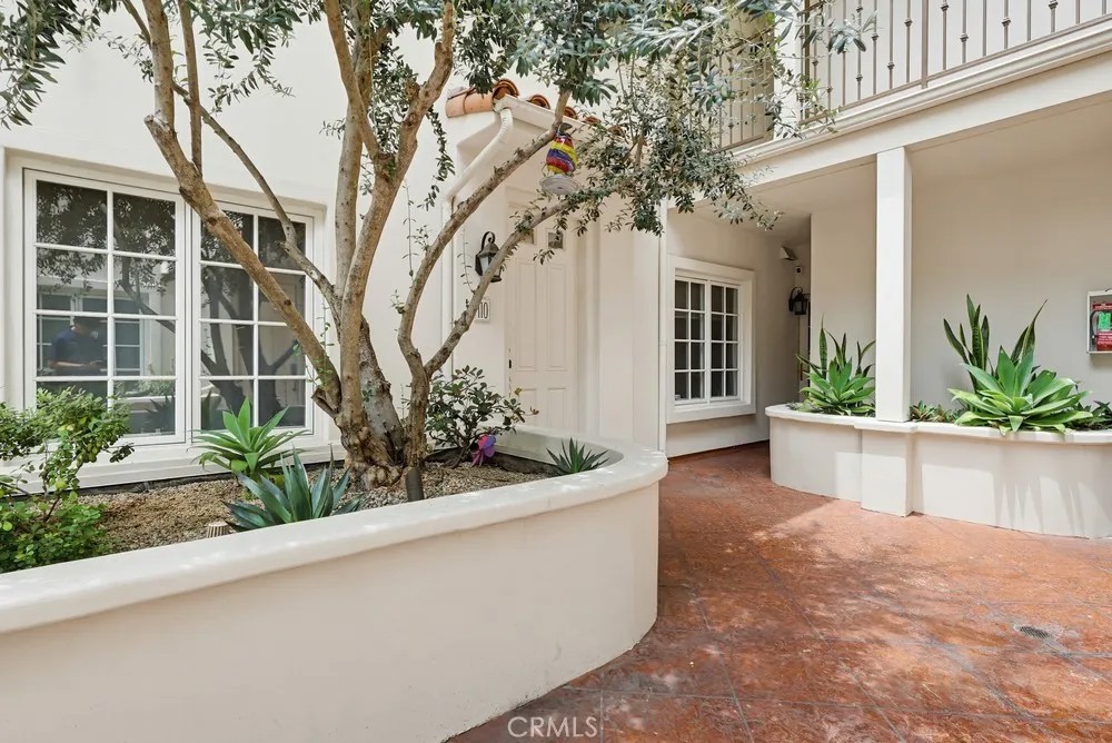 851 N San Vicente Boulevard 110