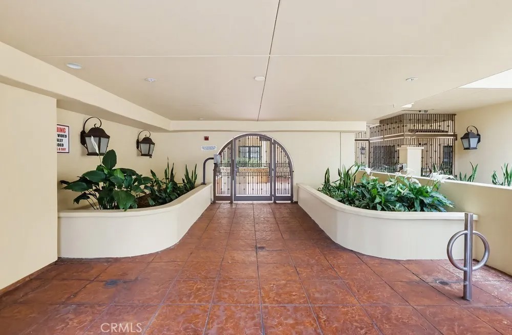 851 N San Vicente Boulevard 110