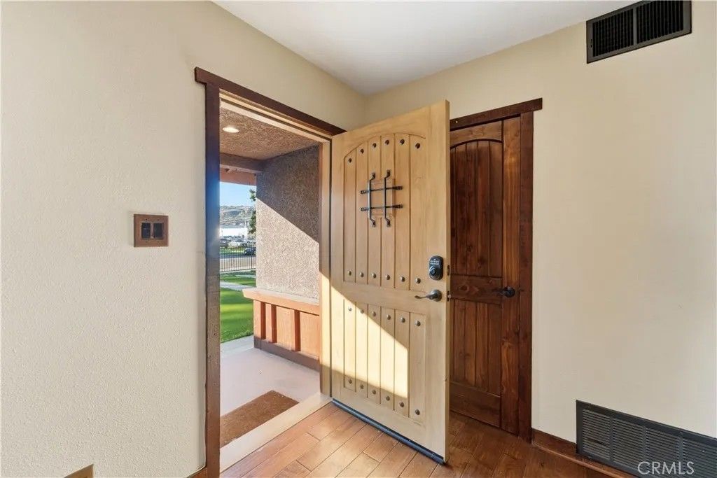 Photo of 10234 Jordan Avenue, Chatsworth, CA 91311 (MLS # SR26012088)