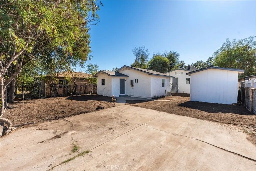 Photo of 1354 W Congress #1/2, San Bernardino, CA 92410 (MLS # CV25280023)