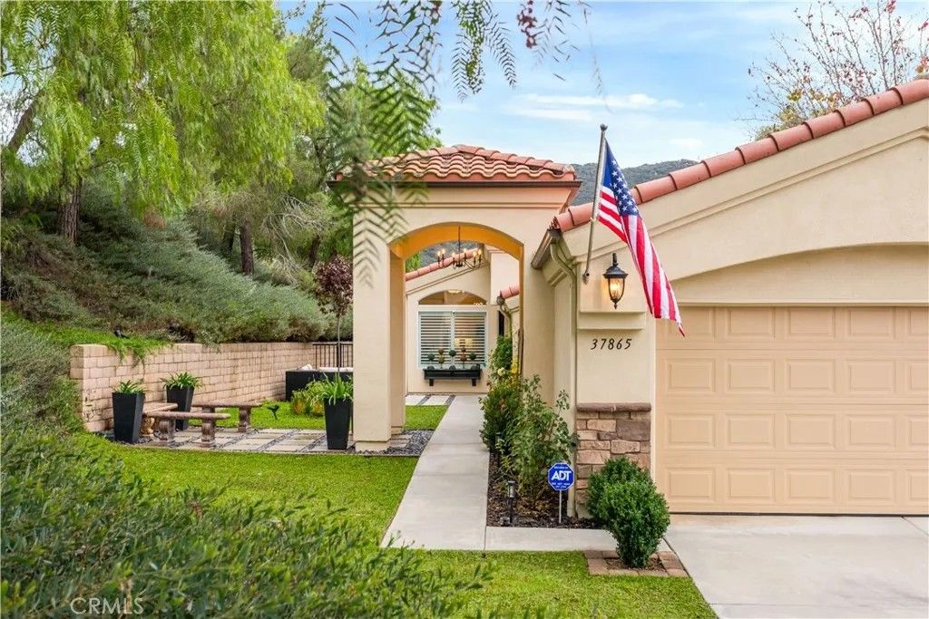 Photo of 37865 Bear View Circle, Murrieta, CA 92562 (MLS # SW25272149)