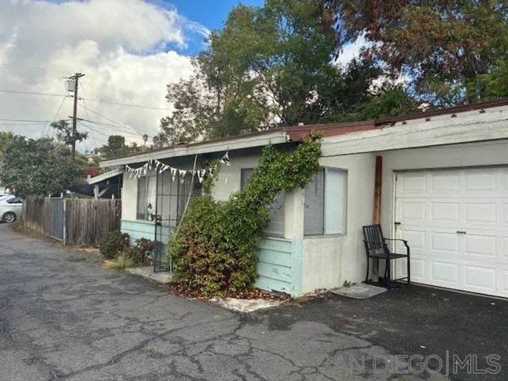 Photo of 543-545 Kleaveland Pl, Vista, CA 92084 (MLS # 260012623)