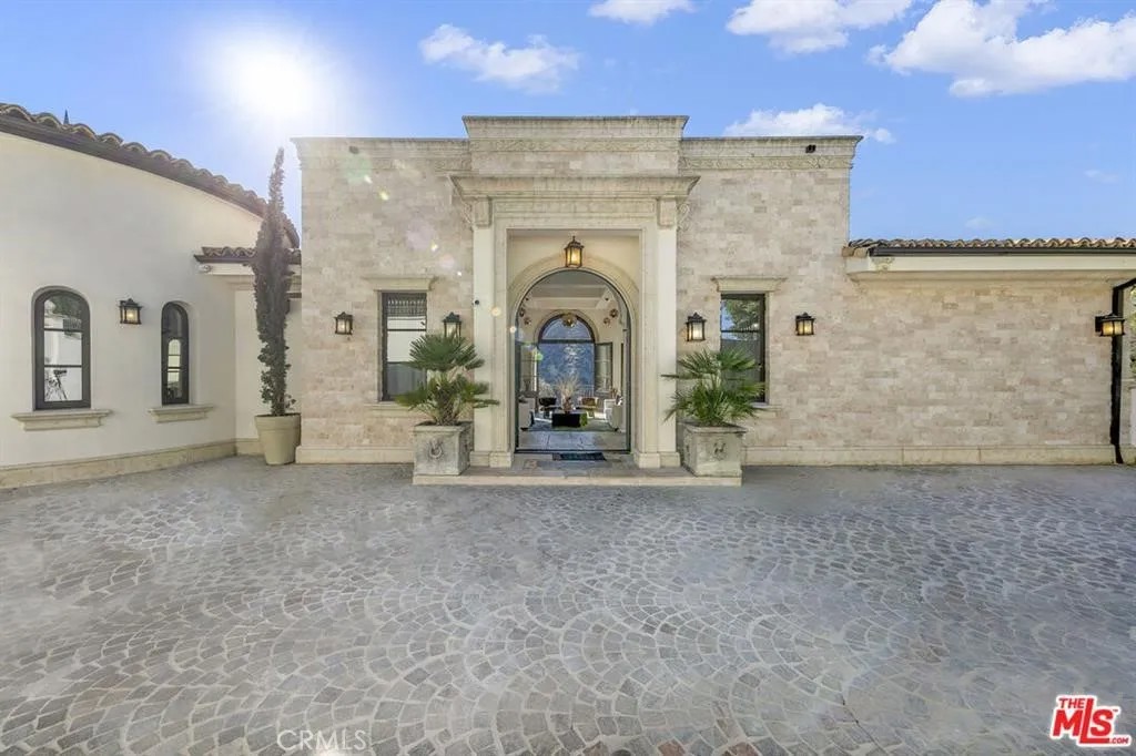 2321 Castillian Drive
