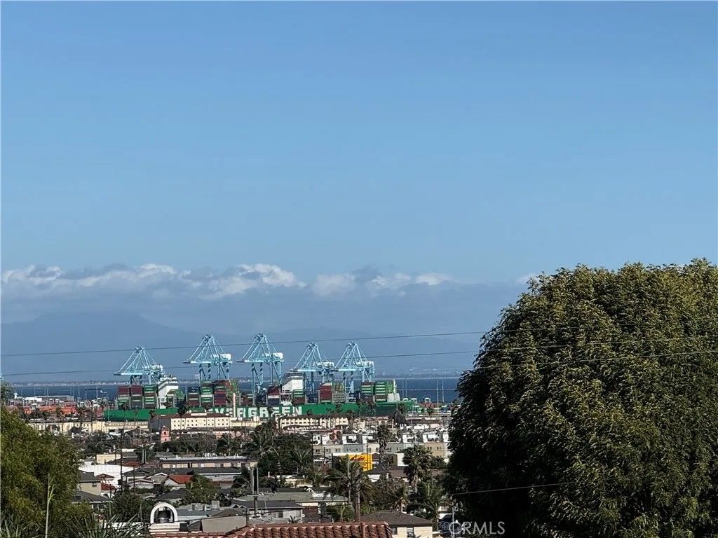 Photo of 939 W 17th St, San Pedro, CA 90731 (MLS # SB26038402)