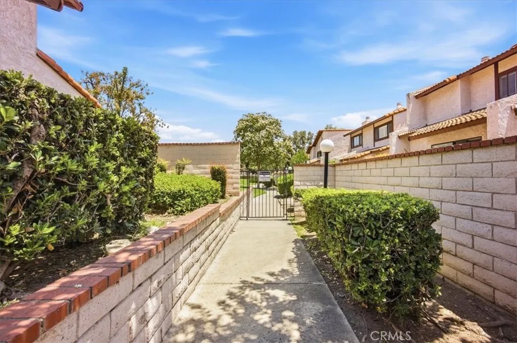 910 N Redding