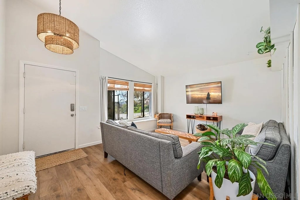 Photo of 1690 Madrone Glen, Escondido, CA 92027 (MLS # 260022834)
