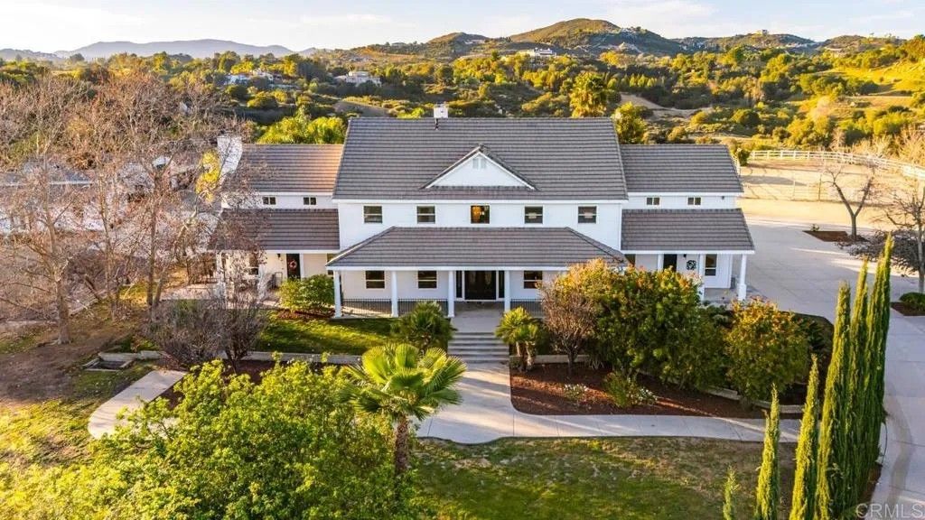 Photo of 38755 Via Vista Grande, Murrieta, CA 92562 (MLS # NDP2601316)