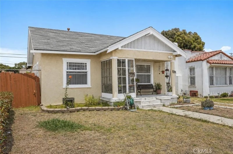 1119 W 84th Place