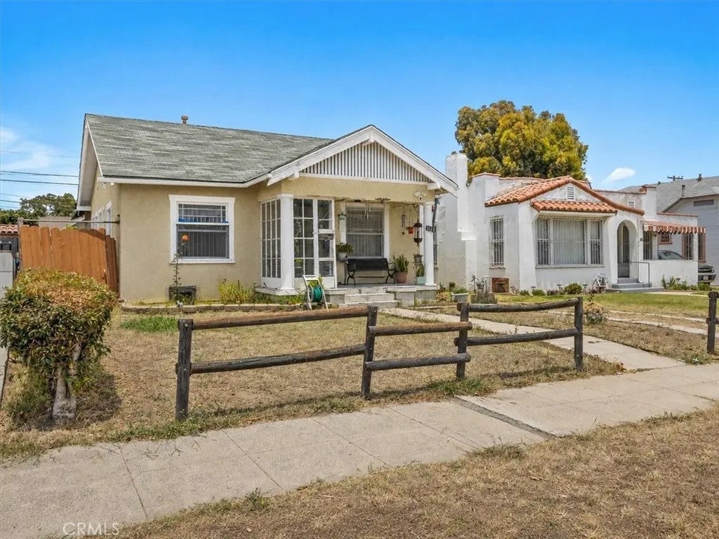 1119 W 84th Place